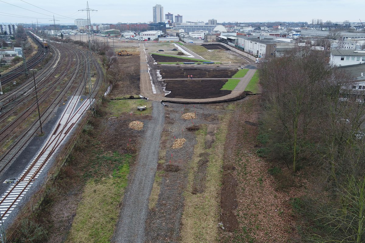 Luftaufnahme mit Blick auf das Bahngelände und den entstehenden Pionierpark